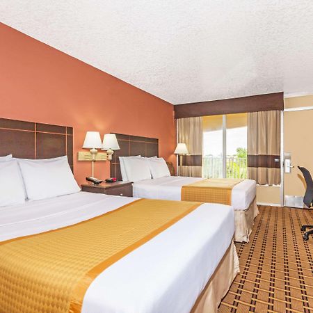 Days Inn By Wyndham Fort Lauderdale-Oakland Park Airport N מראה חיצוני תמונה