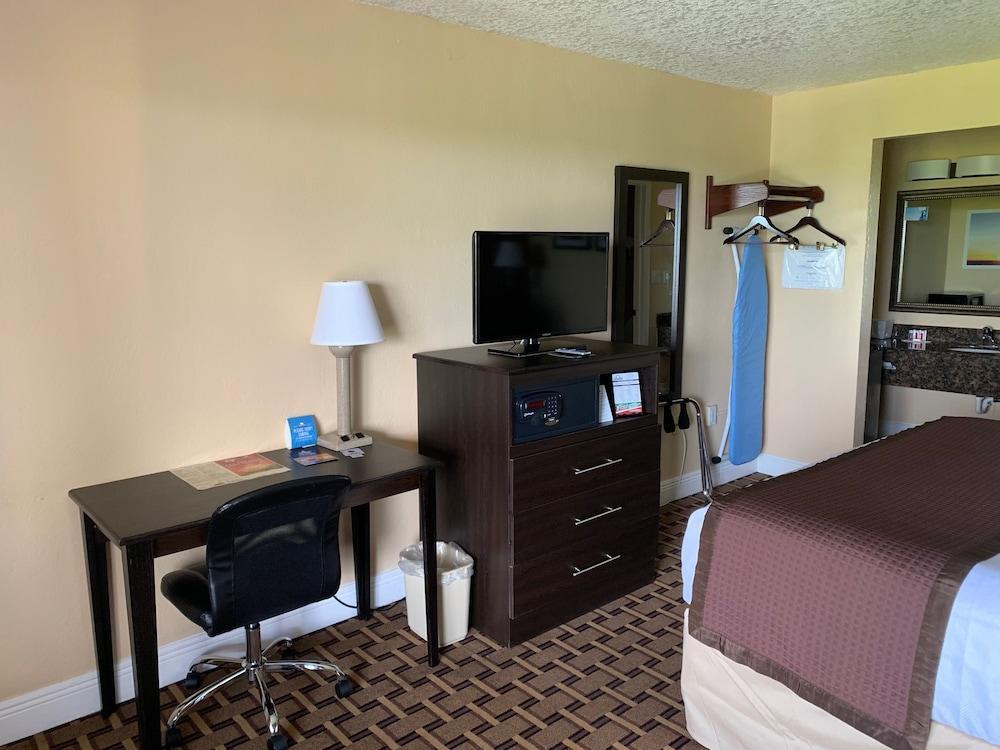 Days Inn By Wyndham Fort Lauderdale-Oakland Park Airport N מראה חיצוני תמונה