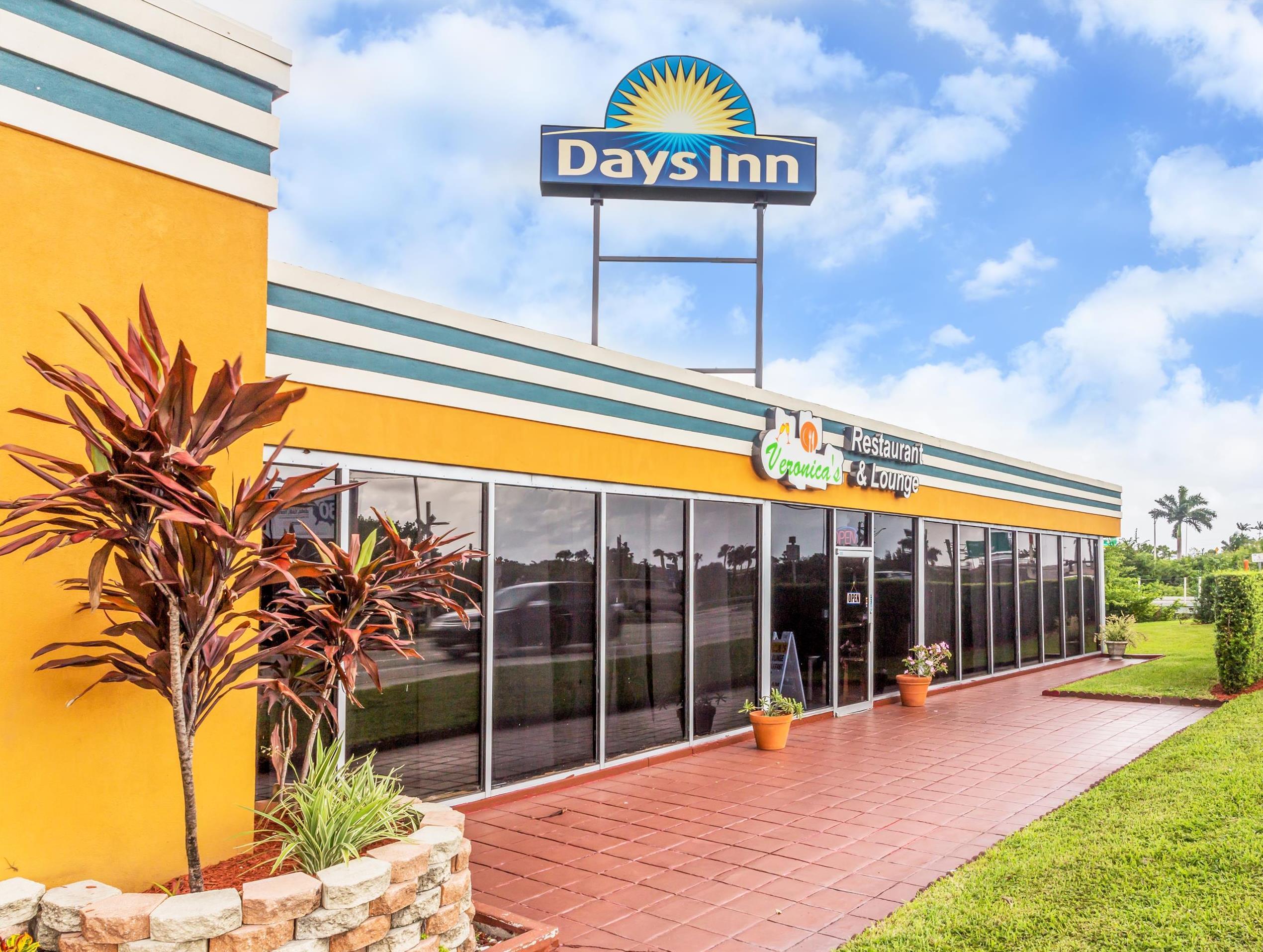 Days Inn By Wyndham Fort Lauderdale-Oakland Park Airport N מראה חיצוני תמונה