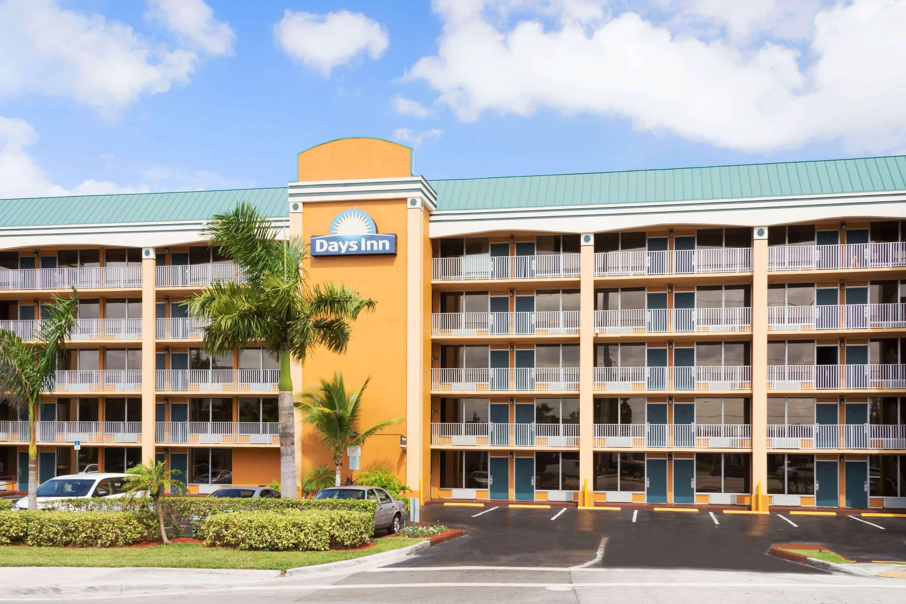 Days Inn By Wyndham Fort Lauderdale-Oakland Park Airport N מראה חיצוני תמונה