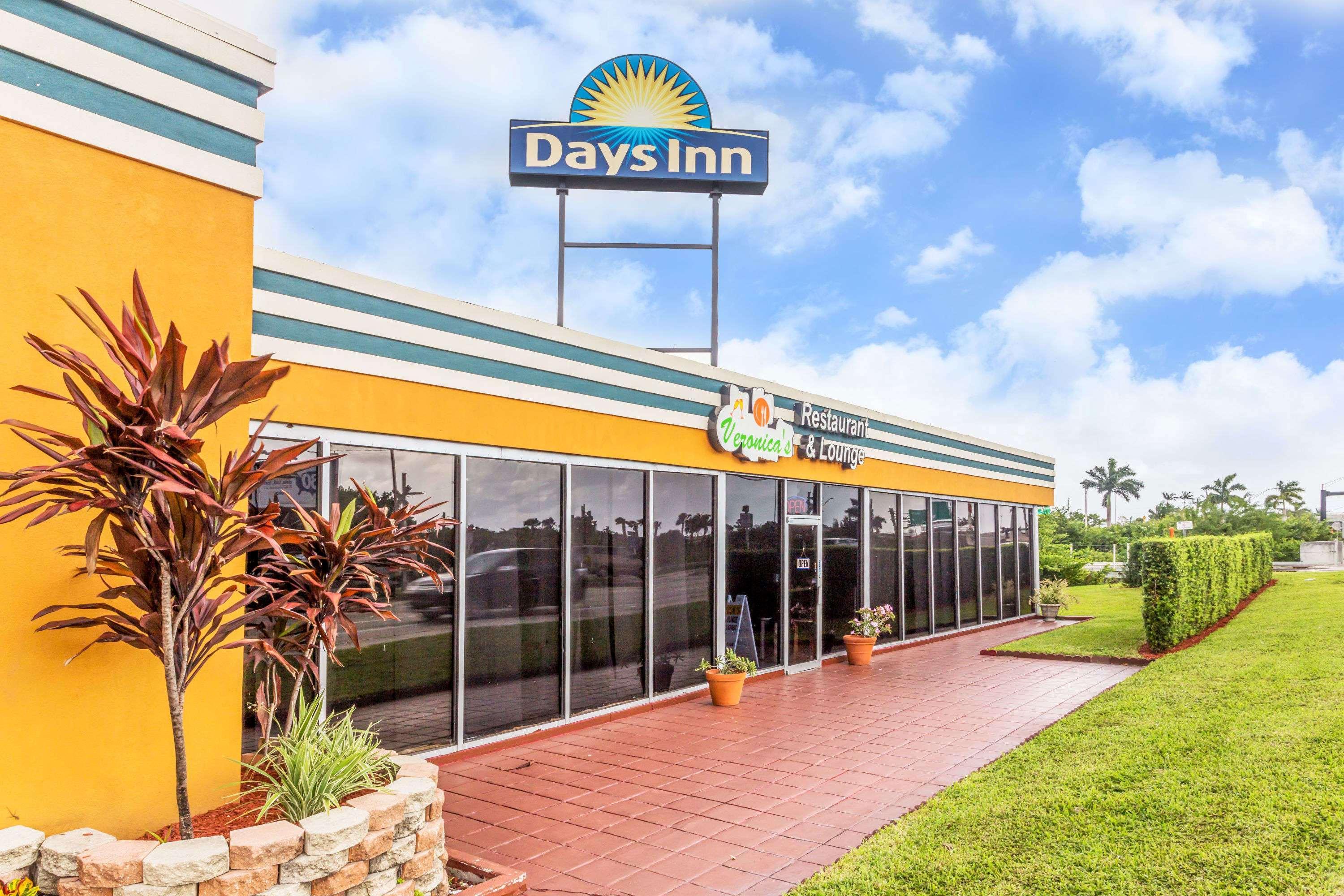 Days Inn By Wyndham Fort Lauderdale-Oakland Park Airport N מראה חיצוני תמונה