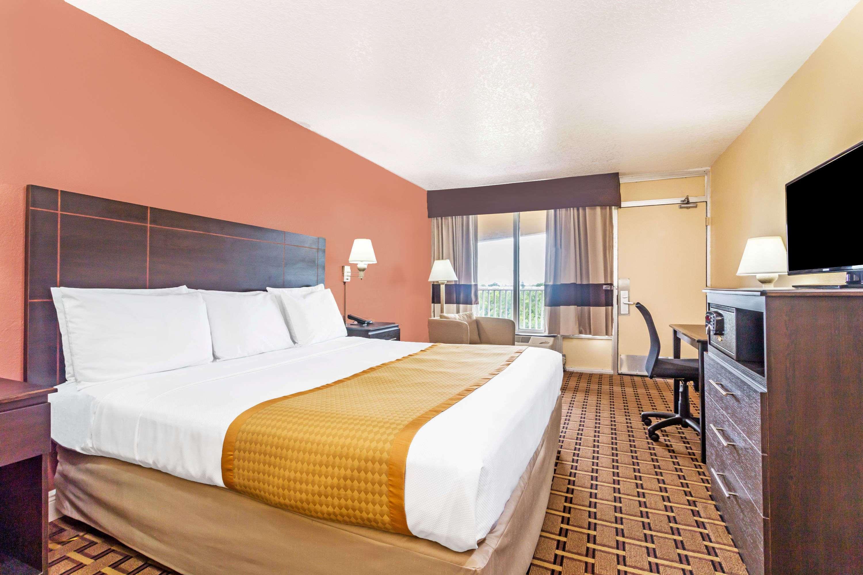 Days Inn By Wyndham Fort Lauderdale-Oakland Park Airport N מראה חיצוני תמונה