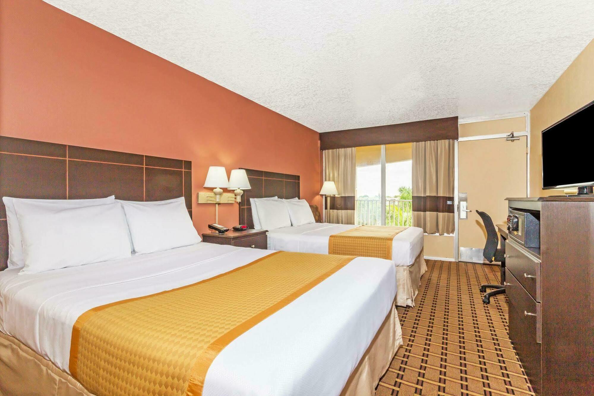 Days Inn By Wyndham Fort Lauderdale-Oakland Park Airport N מראה חיצוני תמונה